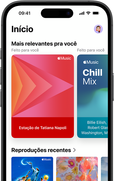 Aba Início do Apple Music na tela do iPhone, carrossel Mais Relevantes para Você com estações e playlists personalizadas de Tatiana Napoli
