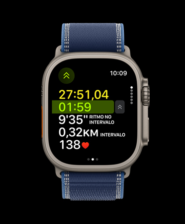 Apple Watch Ultra 3, caixa natural de titânio, métricas avançadas de treino de Corrida ao Ar Livre, pulseira loop Trail, azul brilhante