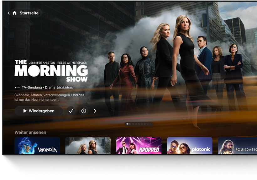 Ein Flachbildfernseher mit dem Homescreen der Apple TV App