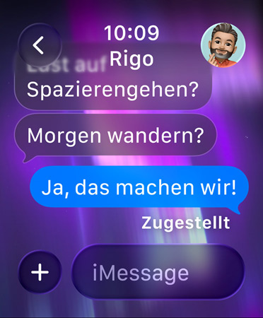 Ein Bild der Nordlichter als Hintergrund eines Gruppenchats in Nachrichten