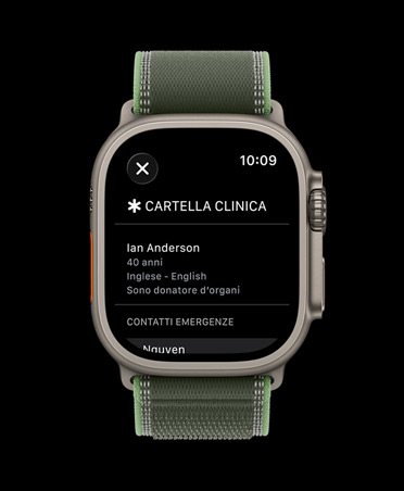 Apple Watch Ultra 3, cassa in titanio naturale, Cartella clinica, cinturino Trail Loop verde e neon