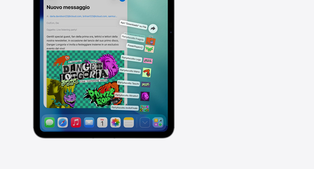 Primo piano di un dispositivo Apple con il Dock in basso e una serie di file che si aprono verticalmente a ventaglio