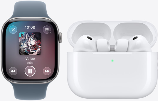 Apple Watch Series 11、Apple Musicアプリを再生中の画面が表示されている。ホワイトのAirPods Pro 3、開いているMagSafe充電ケースの中に収納され、イヤーバッド、シリコーン製イヤーチップ、マイクが見えている、ケースの隅は丸みを帯びている