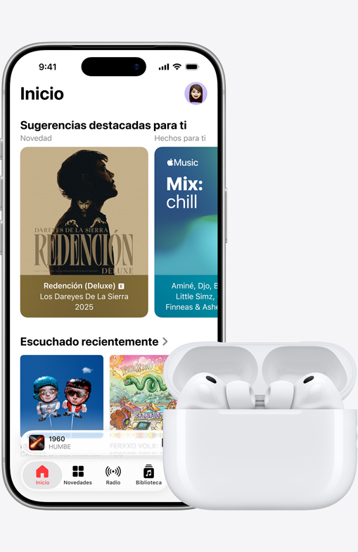 Un iPhone 16 reproduce música junto a unos AirPods