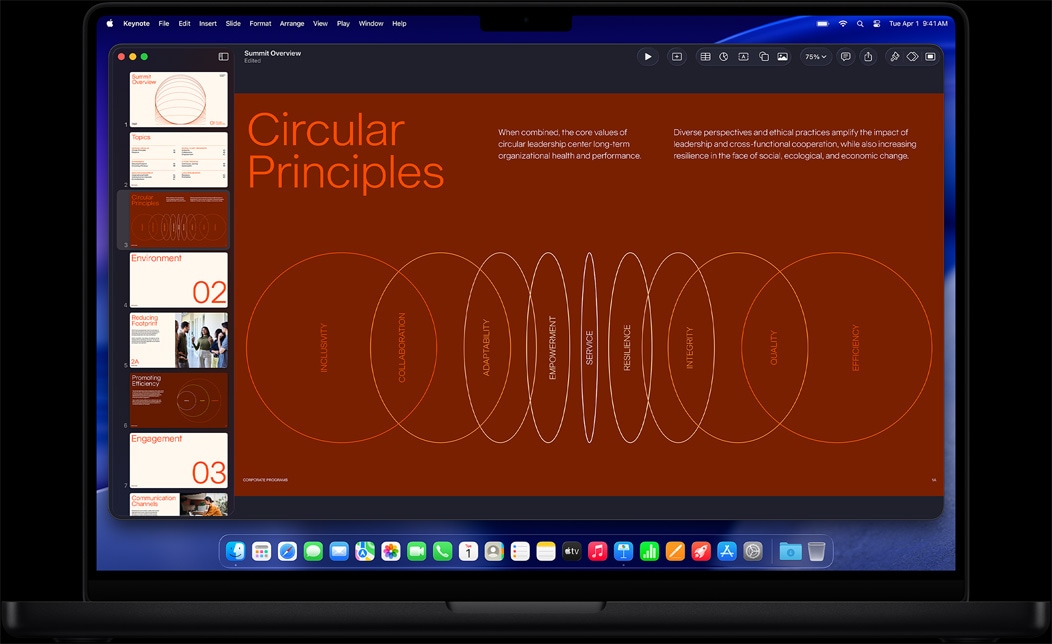 „MacBook Pro“ ekranas, kuriame kuriama verslo susitikimui skirta „Keynote“