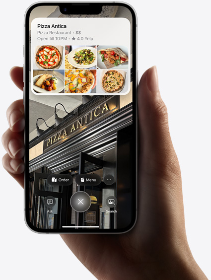 O mână care ține un iPhone 16e care afișează  rezultatele unei căutări cu ajutorul Inteligenței vizuale.