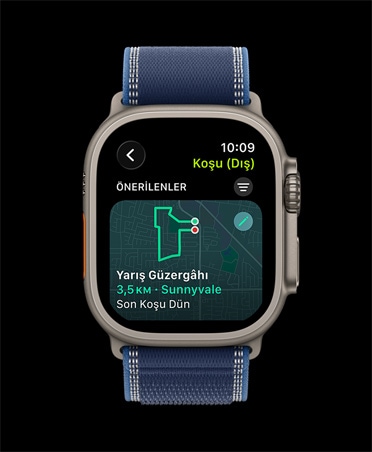 Apple Watch Ultra 3, natürel renk, titanyum kasa, Yarış Güzergâhı, Koşu (Dış) antrenmanı, kordon, Trail Loop, mavi/parlak mavi renk