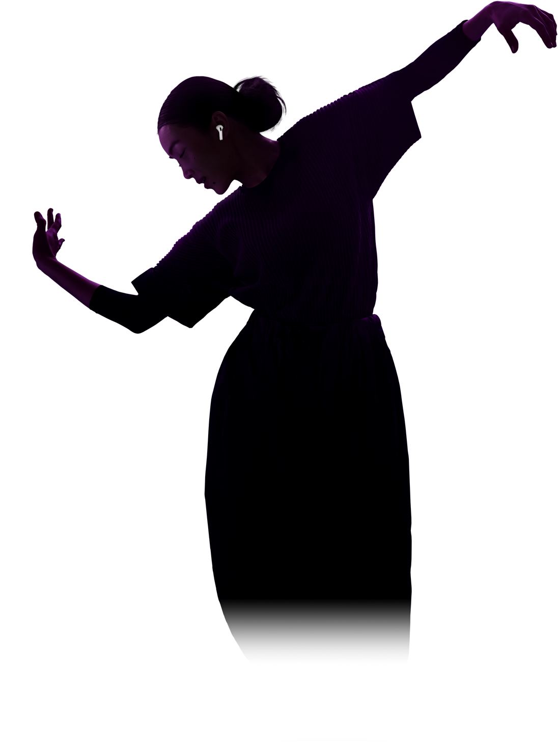 En danser med AirPods 4 i ørerne