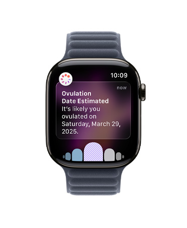 Apple Watch Series 11, Farbe Natur, Titangehäuse, Mitteilung vom Zyklusprotokoll in der Health App zum geschätzten Ovulationsdatum, Digital Crown, Armband, Armband mit Magnetverschluss, Farbe Navy