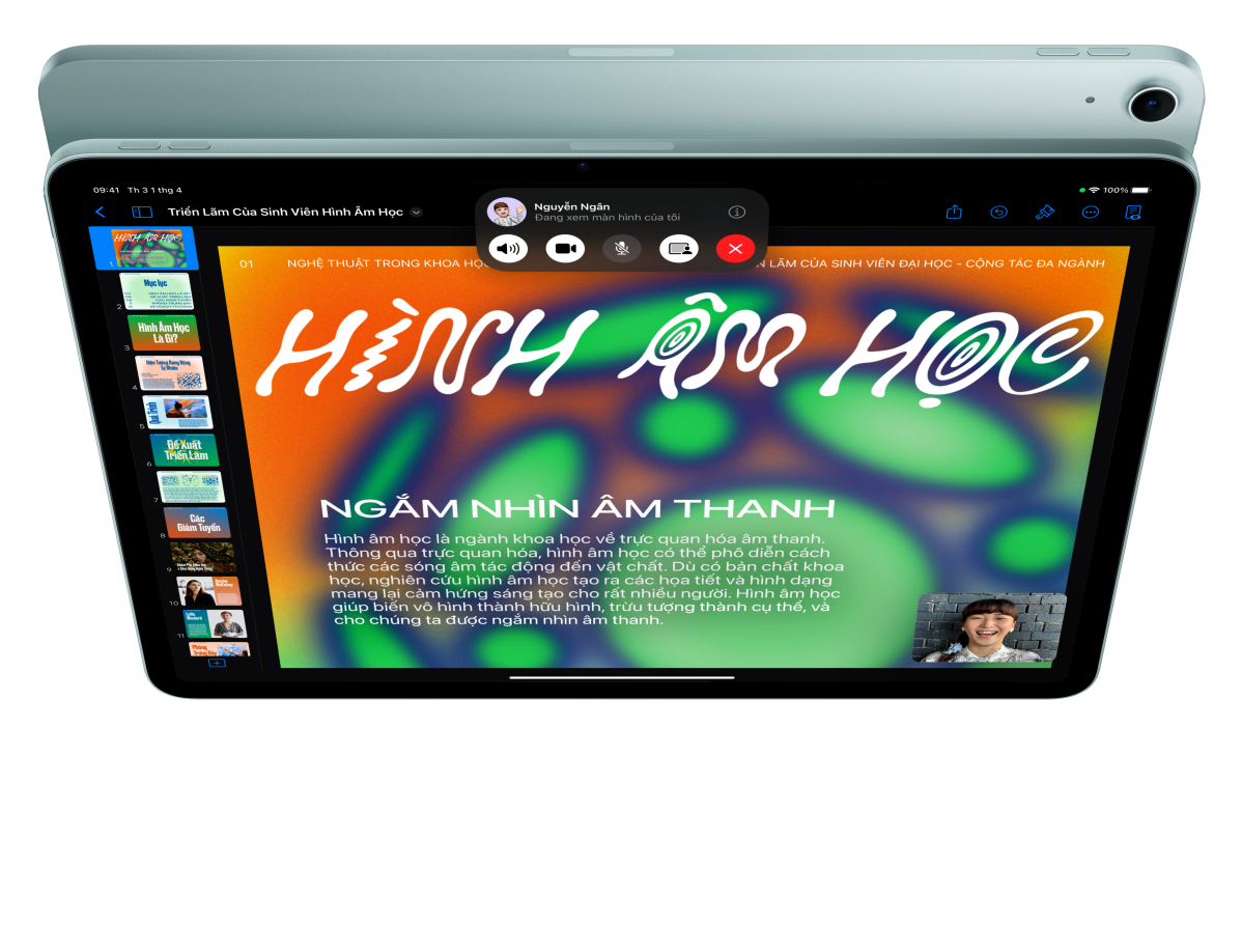 iPad Air, vỏ ngoài mặt trước, người dùng đang sử dụng FaceTime và xem Keynote, đặt trước một iPad Air khác, vỏ ngoài mặt sau